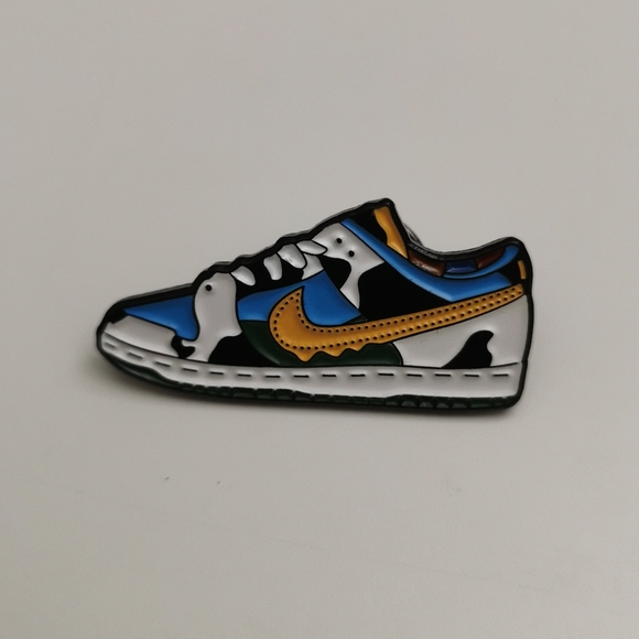 Nike Brooch Mini Air Jordan Shoes Miniature - Picture 2 of 7